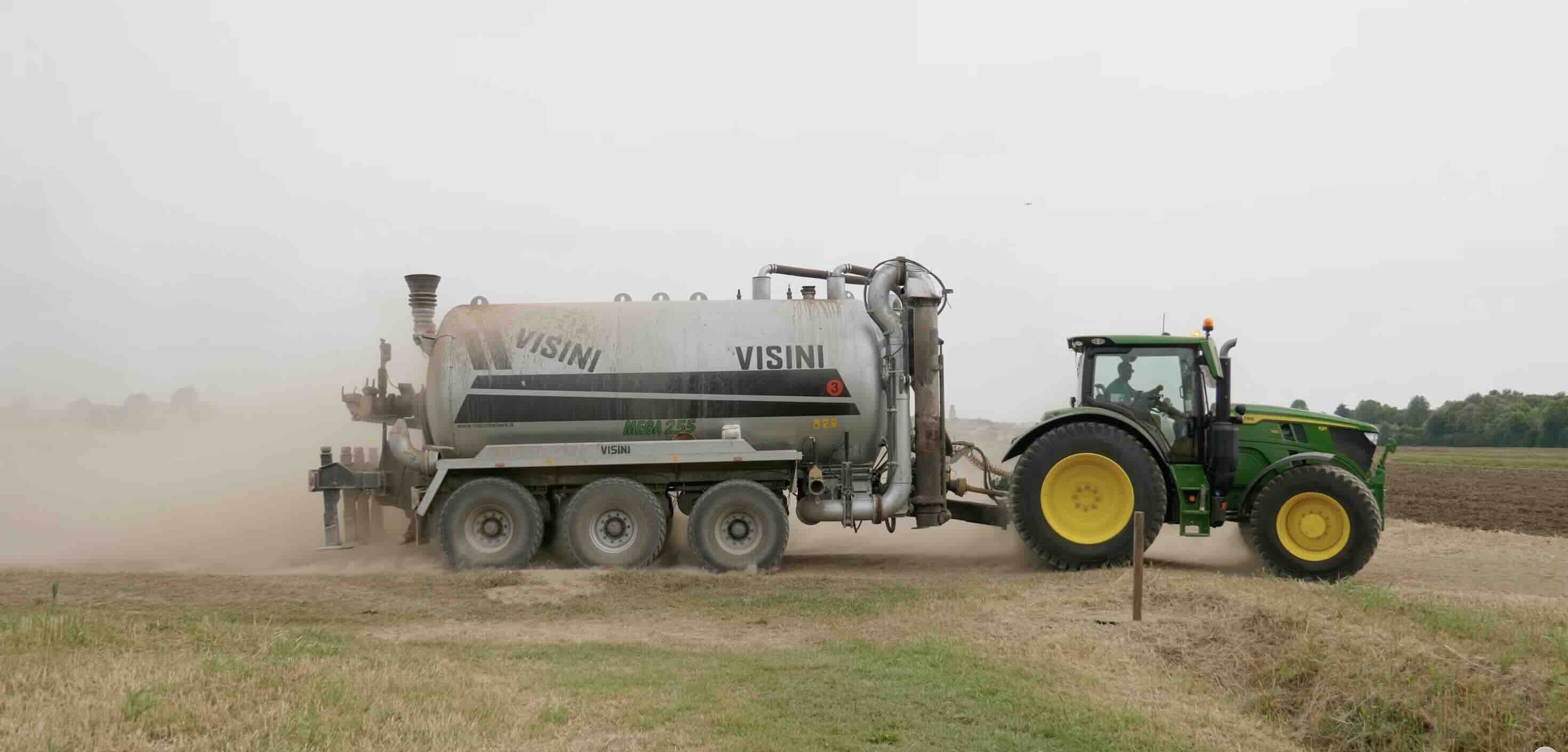 Distribuzione liquami con carro botte